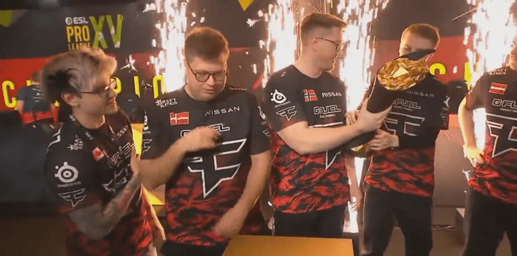 Фейз геймер легион прогноз. Faze команда кс го. Команда faze. Pgl major antwerp 2022 фейз. Форма g2 2023.