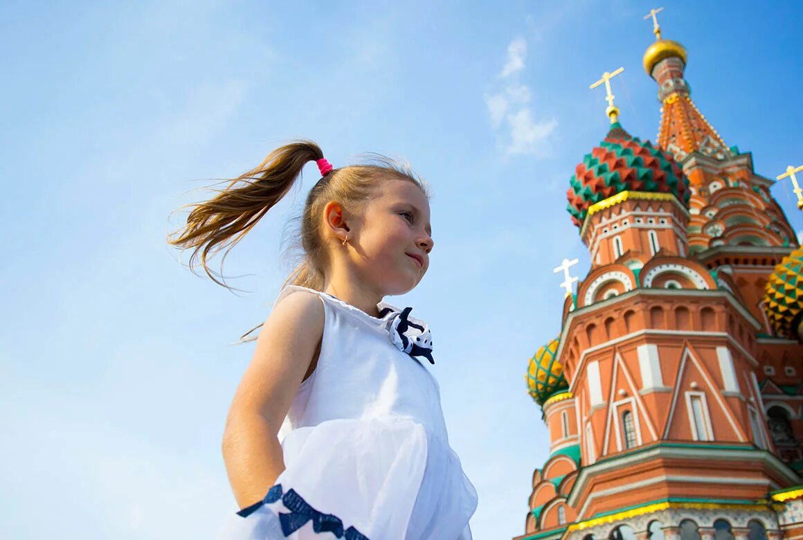 Невероятная москва. Девочка в Москве. Девочка из Москвы. Дети на фоне Кремля. Фотосессия на фоне Кремля.