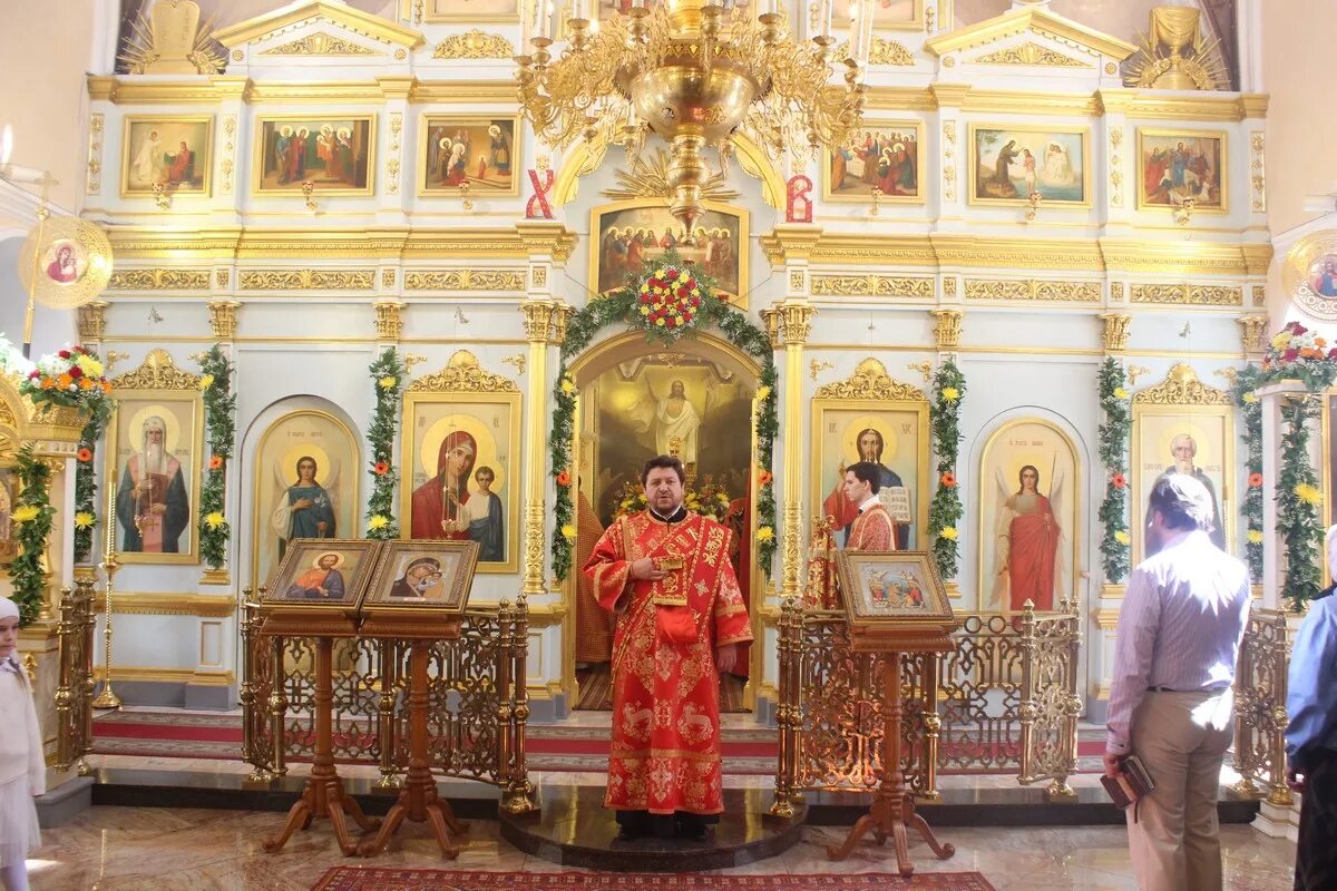 Храм апостола иакова заведеева. Яковоапостольский переулок церковь. Москвы. Церковь святого апостола иакова в казенной слободе. Иаков зеведеев храм.