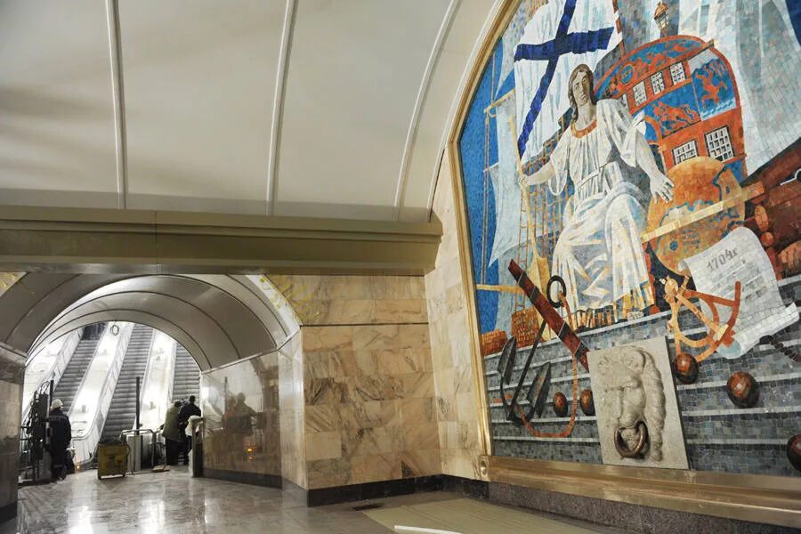 Глубокое метро в санкт петербурге. Петербургский метрополитен станция адмиралтейская. станция метро адмиралтейская спб. адмиралтейская станция метро питер. станция метро адмиралтейская мозаика петр 1.