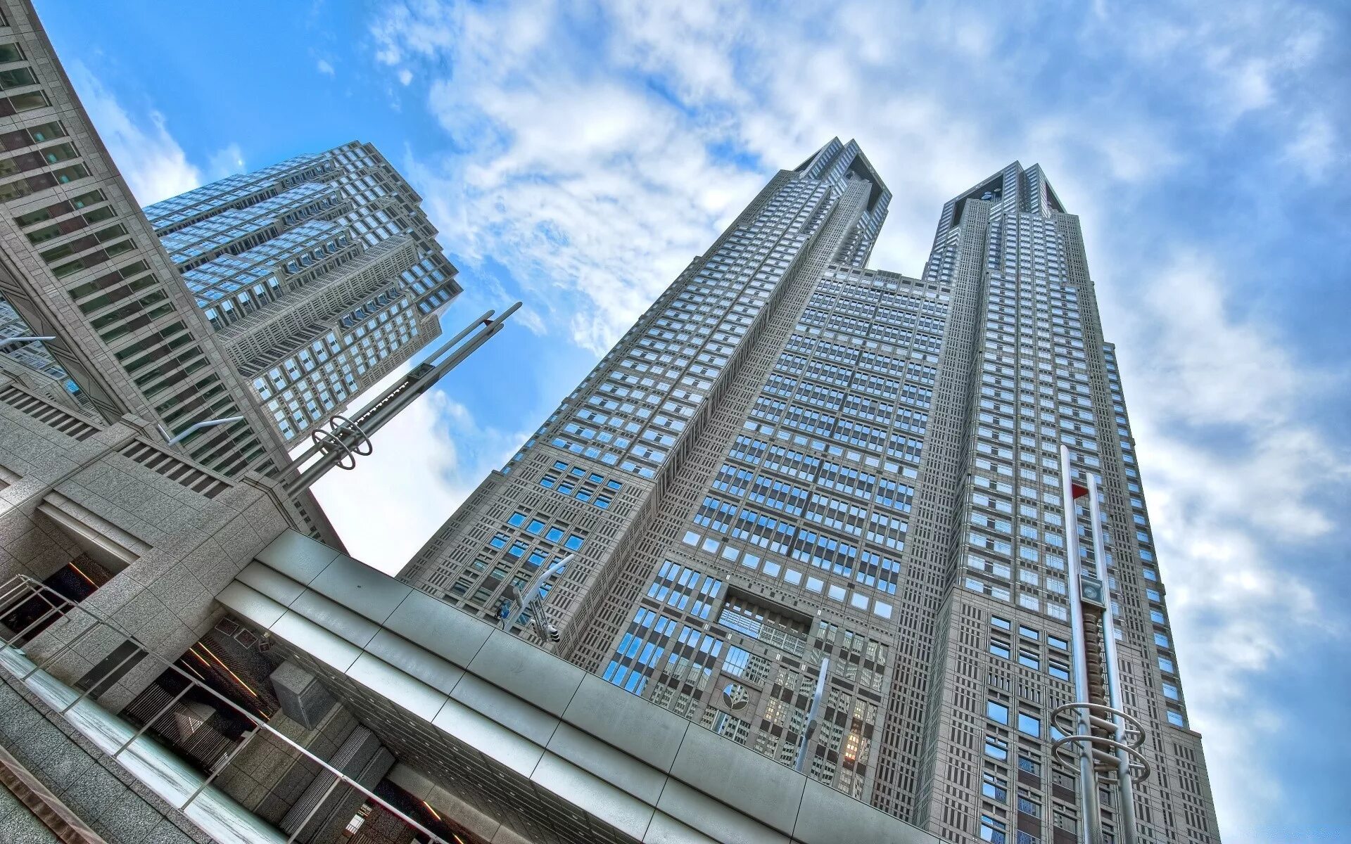 «Shinjuku Sumitomo building» в Токио. Варшава небоскребы. Сейсмоустойчивый небоскреб в Токио. Высокое здание. 4 высотных дома
