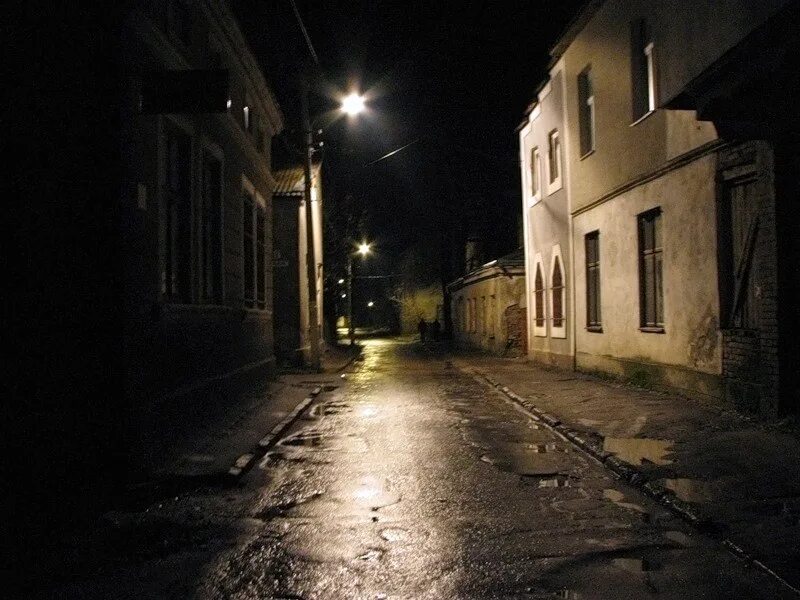 Жуткие улицы. Темная улица. Двор ночью. Ночная улица. Темные улицы города.
