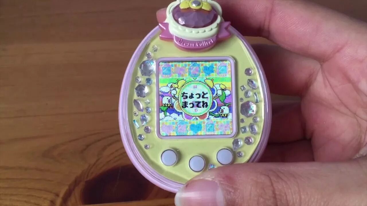 Что за игра мой тамагочи. Тамагочи p1. Тамагочи r2d2. PLAYSTATION тамагочи. Tamagotchi p1 Yellow.