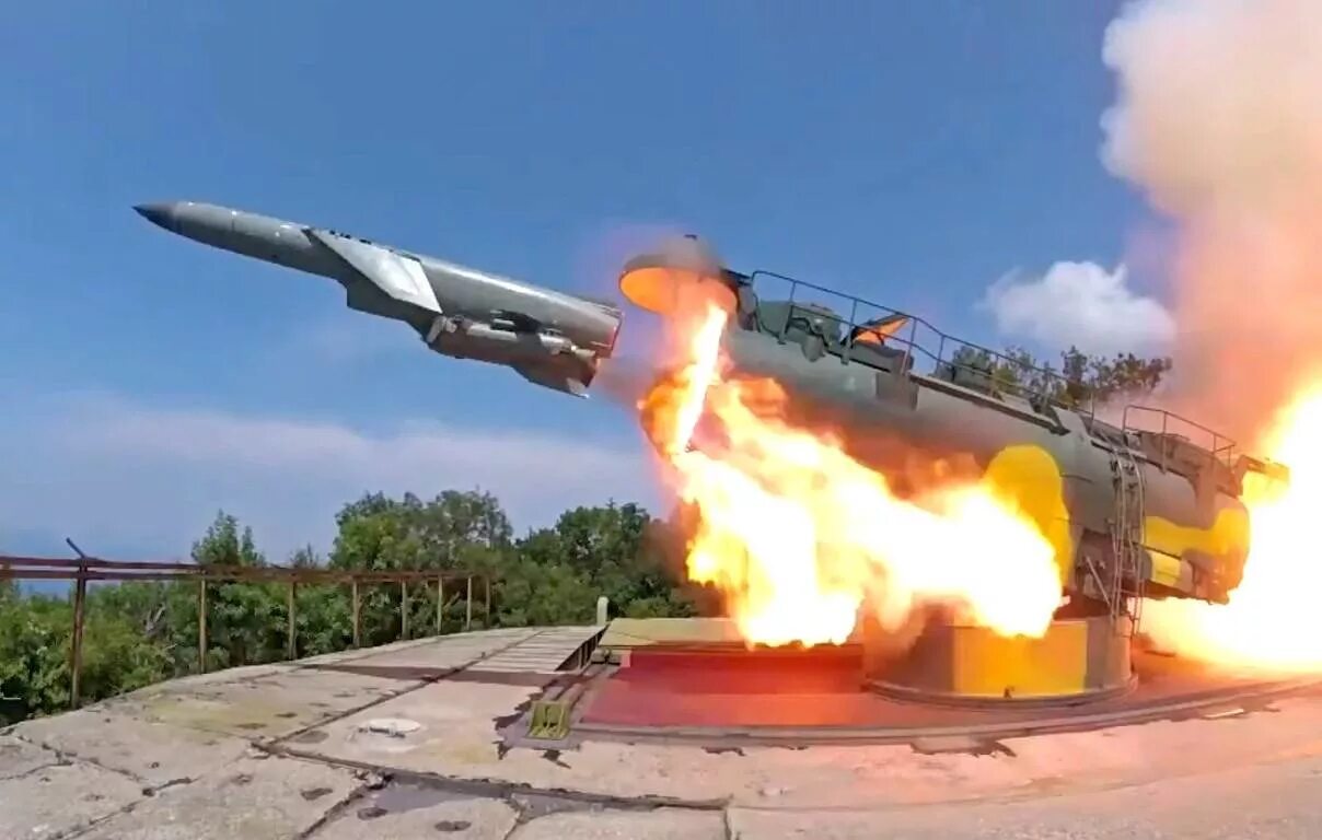 П 35б ракета. Противокорабельный комплекс утес. береговой ракетный комплекс утес. брк утес с ракетами п 35. противокорабельный комплекс утес в крыму.