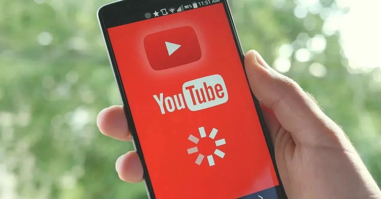 Приложения в которых есть ютуб. Приложение youtube. ютуб на смартфоне. ютуб на экране телефона. фото приложения ютуб.