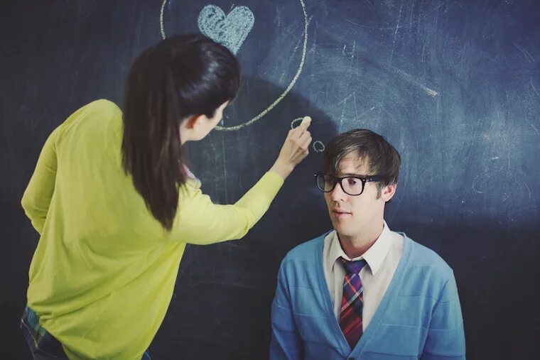 Молодая учительница. Молодая учительница. Учитель в школе. Молодые учителя. Учительница.