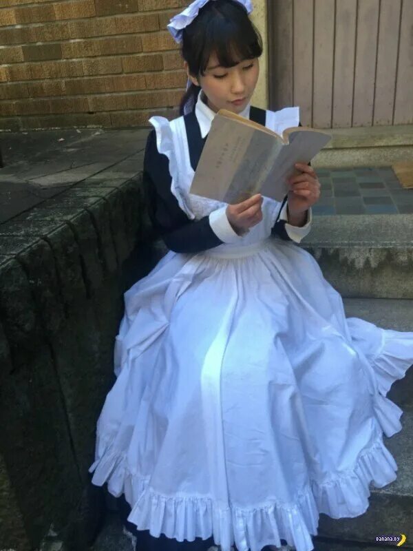 Негр в костюме горничной. Best maid. Японский косплей служанка. Костюм горничной. Best maid.
