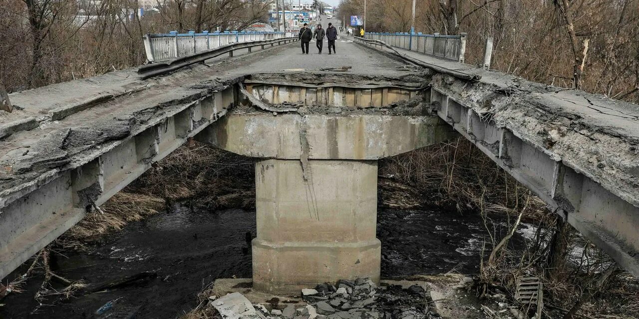 Разрушенный мост. Разрушение моста. Разрушение моста на Украине. Мосты Украины.