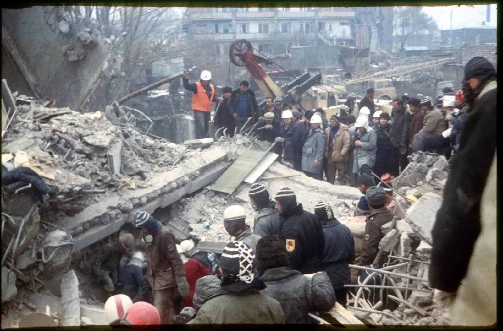 Землетрясение в армении сколько. Армения Спитак землетрясение 1988 город. Землетрясение в Армении 1988 Ленинакан. Землетрясение в Армении в 1988. Землетрясение в Армении Спитак.