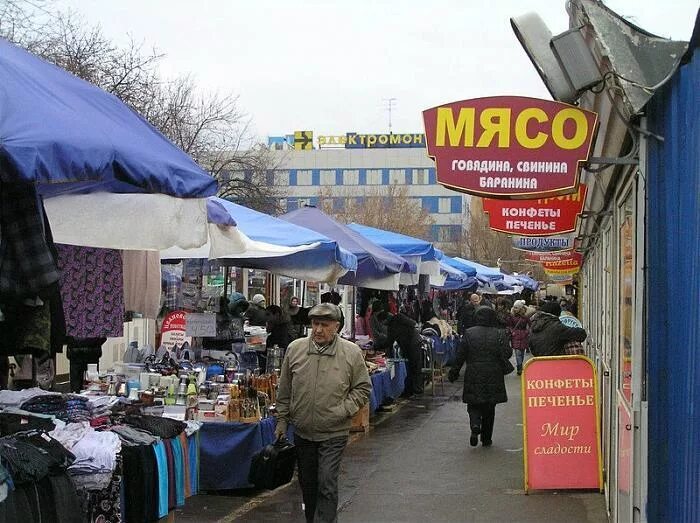 Аренда рынок торговый. Рынок метро Планерная. Рынок на Планерной 2000 год. Вещевой рынок на Планерной. Старая Планерная рынки.