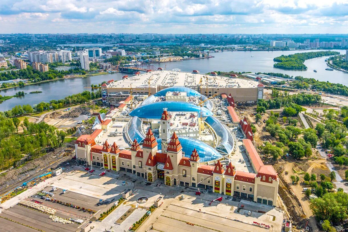 Диснейленд в Москве остров мечты. Парк на Нагатинской пойме остров мечты. Диснейленд в Москве остроостров мечты. Парк аттракционов Нагатинская Пойма. Остров мечты развлечение