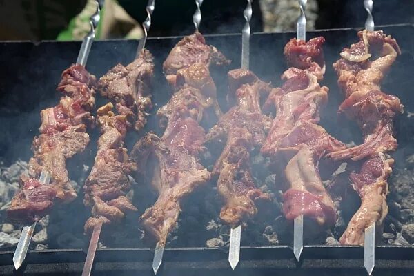 Шашлык машлык сочи. Мясо на шампуре. Мясо на шампуре. Кафе шашлык машлык. Шашлык машлык сочи официальный сайт.