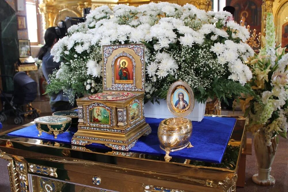 Киров мощи святого трифона вятского. Икона мученика трифона в москве мощи. Мощи трифона. Храм с мощами мученика трифона. Мощи трифона.