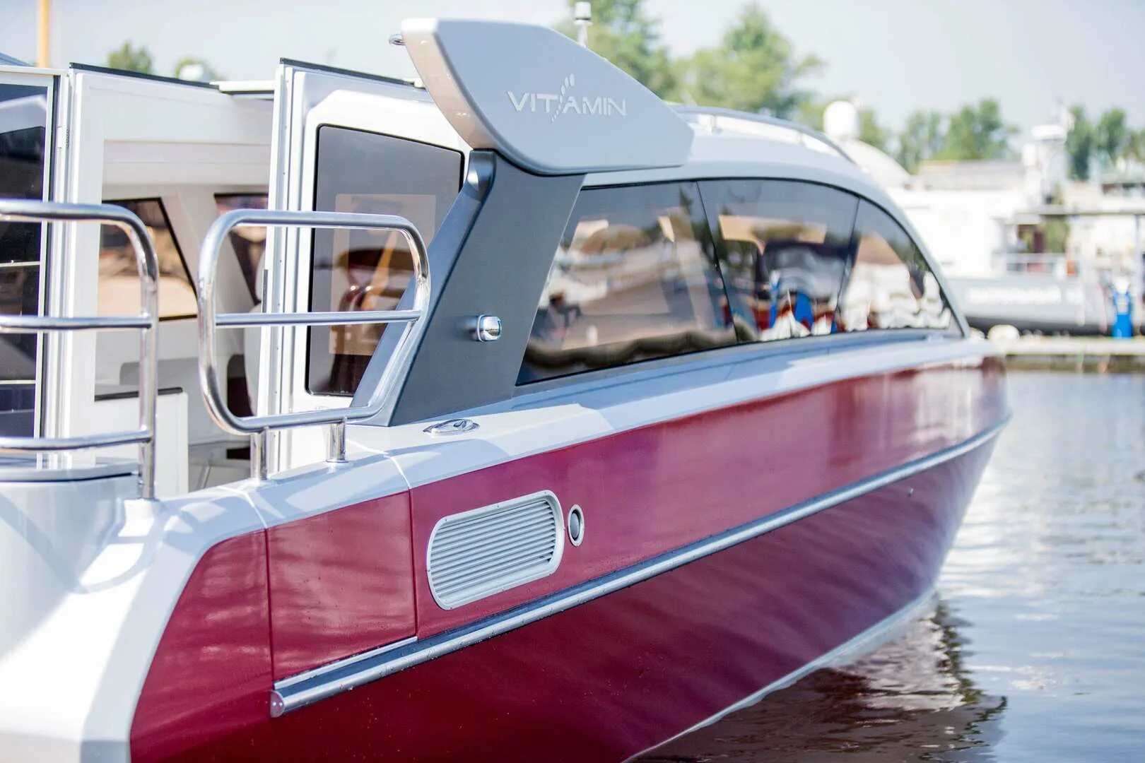 судно на воздушной подушке кристофера кокерелл. Aston martin am37. первый катер. яхта лимузин veneto. катер дельфин цкб алексеева.