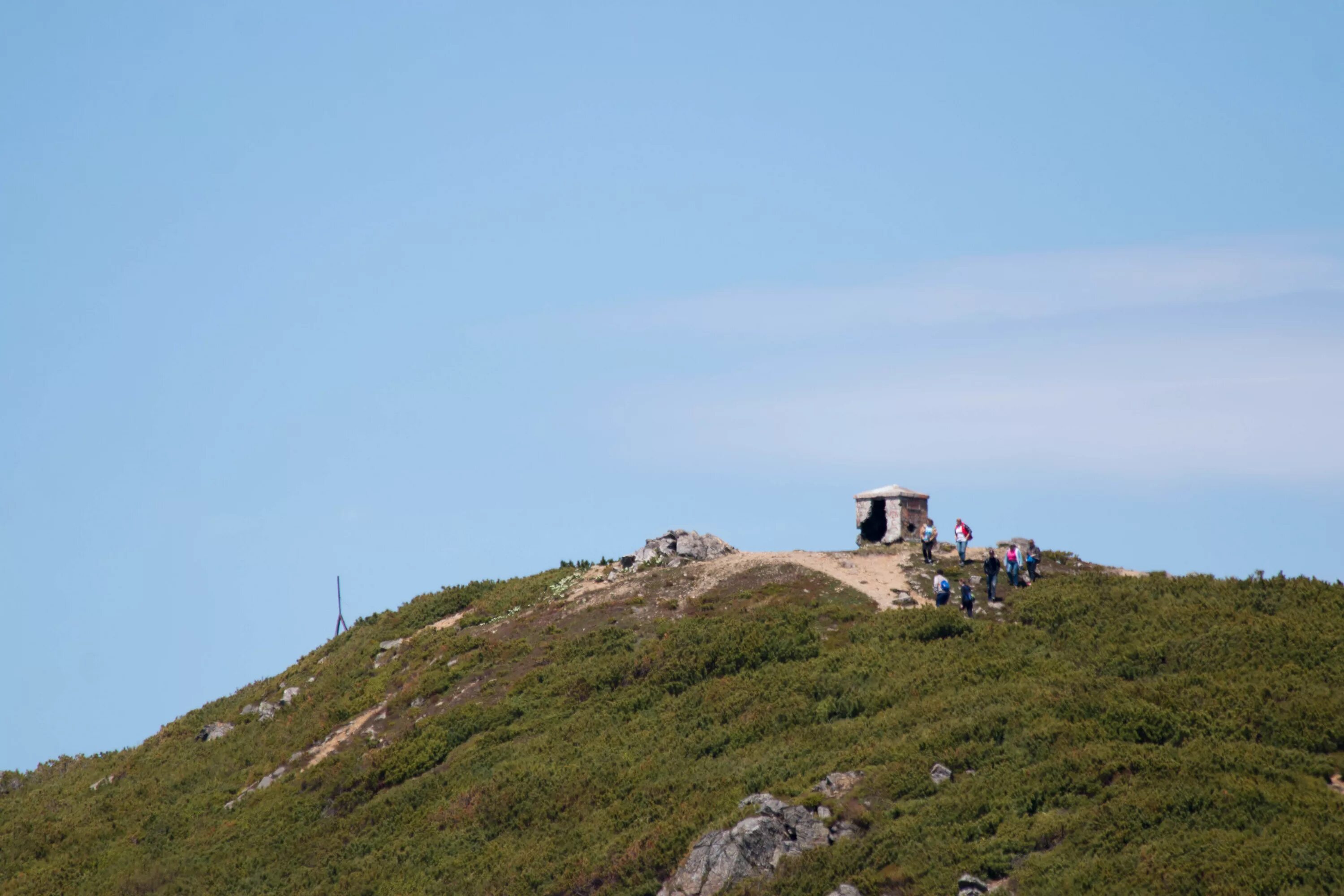 Пик чехова южно-сахалинск высота. Южно-сахалинск горы чехова. Пик чехова южно-сахалинск высота. Южно-сахалинск горы чехова. Гора пик чехова.