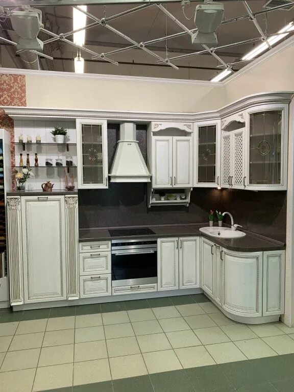 Кухни зов салон. Выставочная кухня. Зов распродажа выставочных образцов. Зов распродажа выставочных образцов. Зов выставочные образцы.