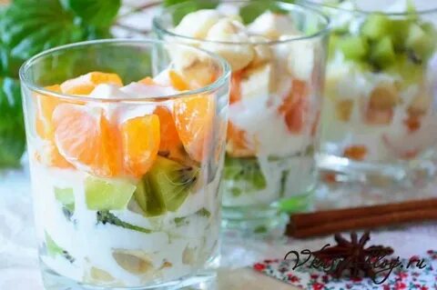 Салат коктейль из фруктов