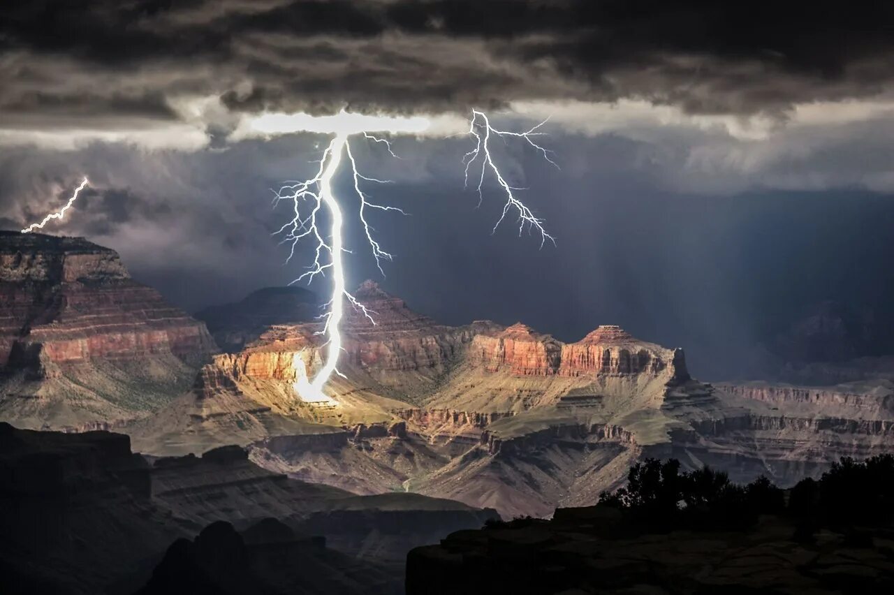 Чудесное и невероятное. Гранд каньон. Рорайма гора молнии. Grand Canyon. Гранд каньон грозы.