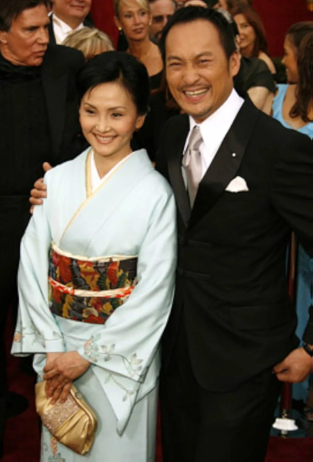 Кахо минами. Кахо Минами и Кен Ватанабе. Кен Ватанабе с женой. Кен Ватанабе и Юмико Ватанабе. Кэн Ватанабэ с женой.