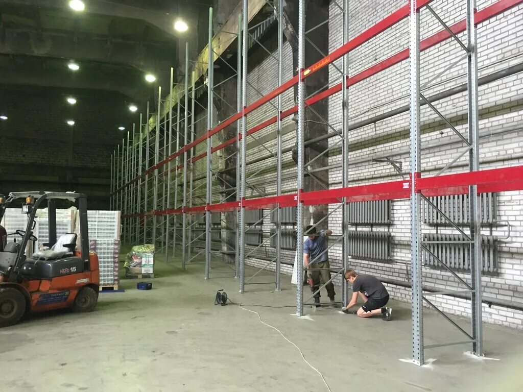 Складское оборудование и техника для склада. Складское оборудование и техника для склада. Склад литейной оснастки. Отбойники для набивных стеллажей. Самонесущий склад вимос.