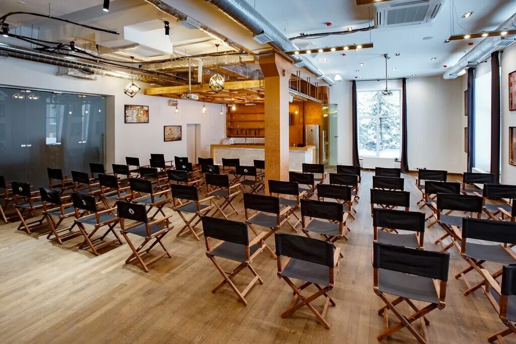 Bash today лофт на бауманской. Конференц зал в стиле лофт. Необычные конференц залы. Скай лофт. Конференц зал москва сити.