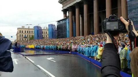 4000 человек