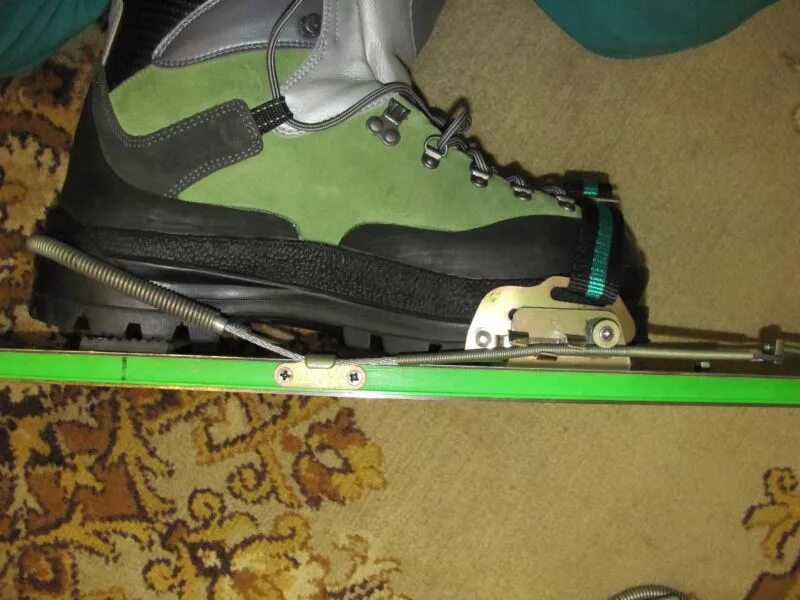 крепление для детских лыж. горные лыжи крепления и ботинки. лыжное крепление rossignol f4r. лыжные крепления salomon флекс 105. можно ли поменять крепления на лыжах.