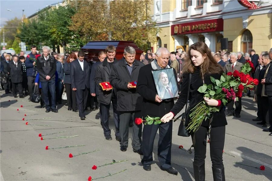 Прощание дом офицеров Красноярск. Ульяновск дом офицеров прощание. Прощание в доме офицеров сегодня. Красноярск прощание