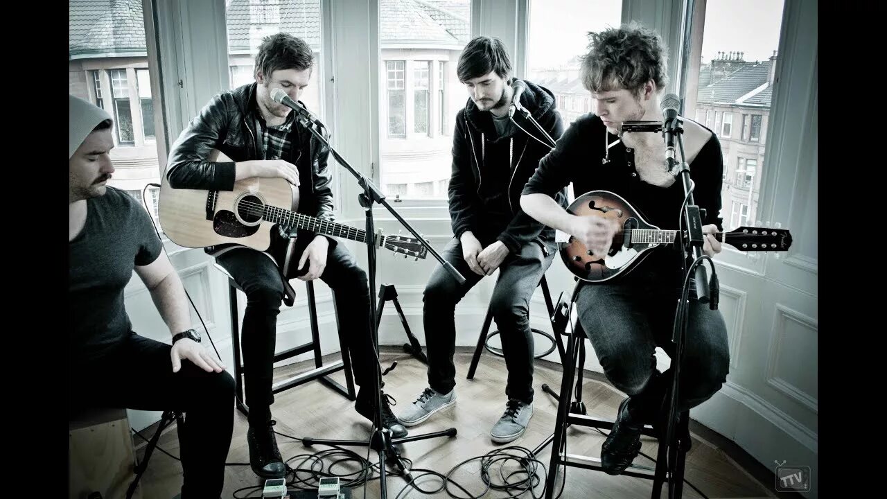 Сделай качество музыки. Kodaline. Кодалин группа. Группа Kodaline 2022. Kodaline Fans.