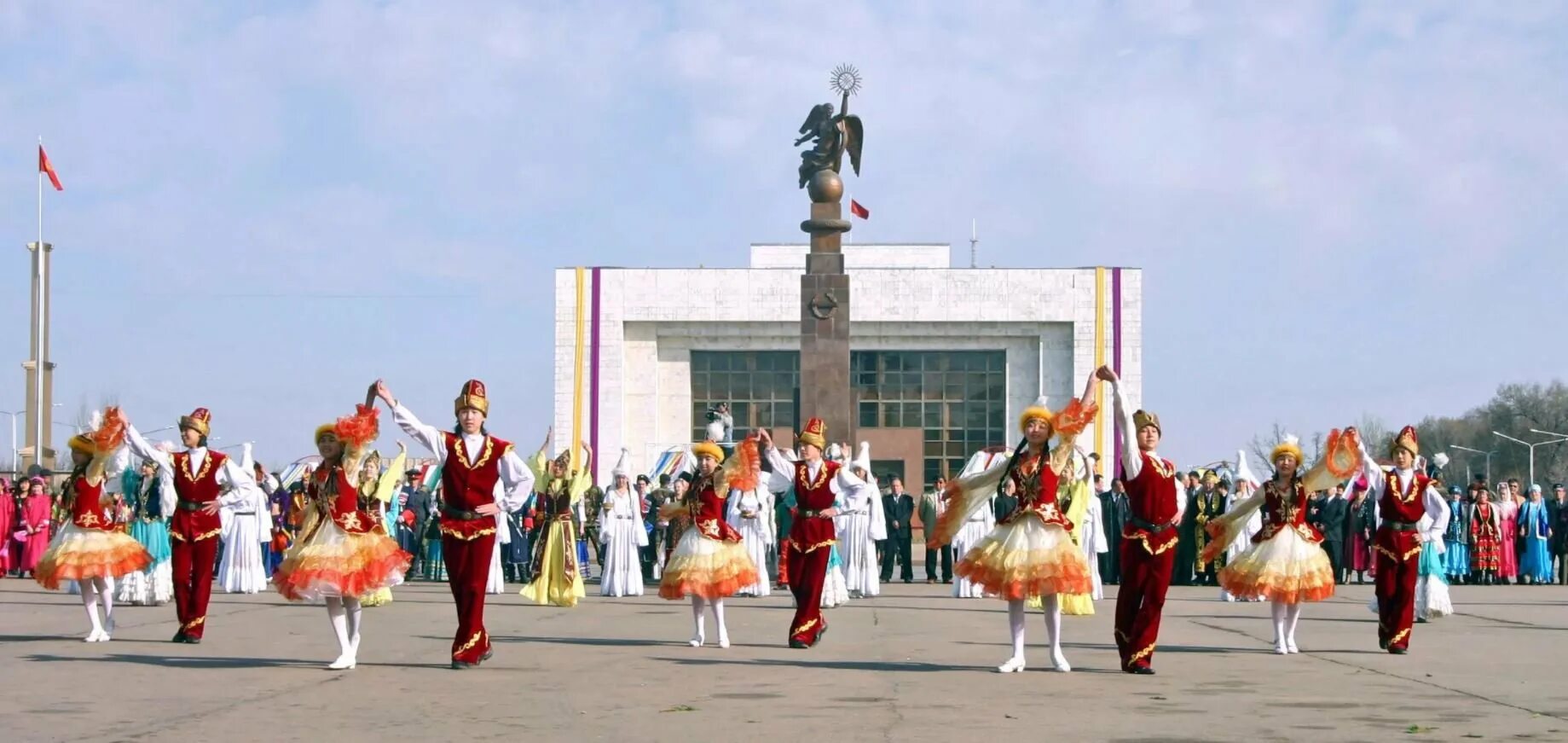 Праздники киргизов. Навруз в Киргизии. Традиции Кыргызстана Нооруз. Праздник Навруз в Киргизии. День независимости Кыргызстана.