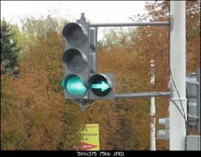 Горит стрелка направо
