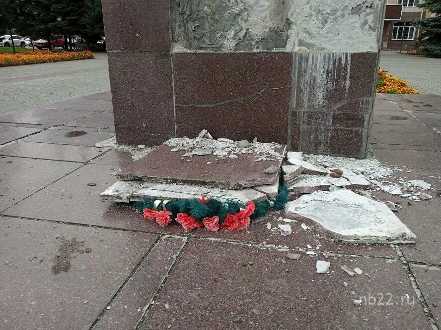 Как починить монумент