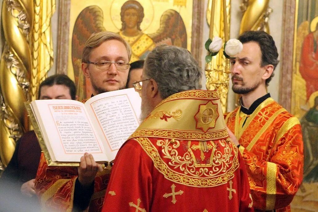 Женский успенский монастырь пермь. Успенский женский монастырь пермь официальный. Ночная служба в храме. Служба в церкви пермь. Служба в церкви пермь.