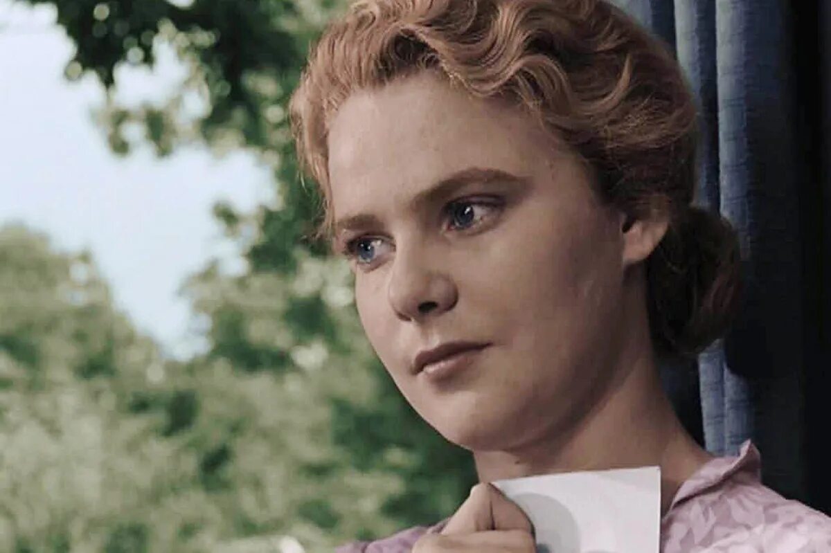 Мельникова улицы разбитых фонарей. Улица артистки. Настя мельникова актриса. Улица артистки. Улица артистки.