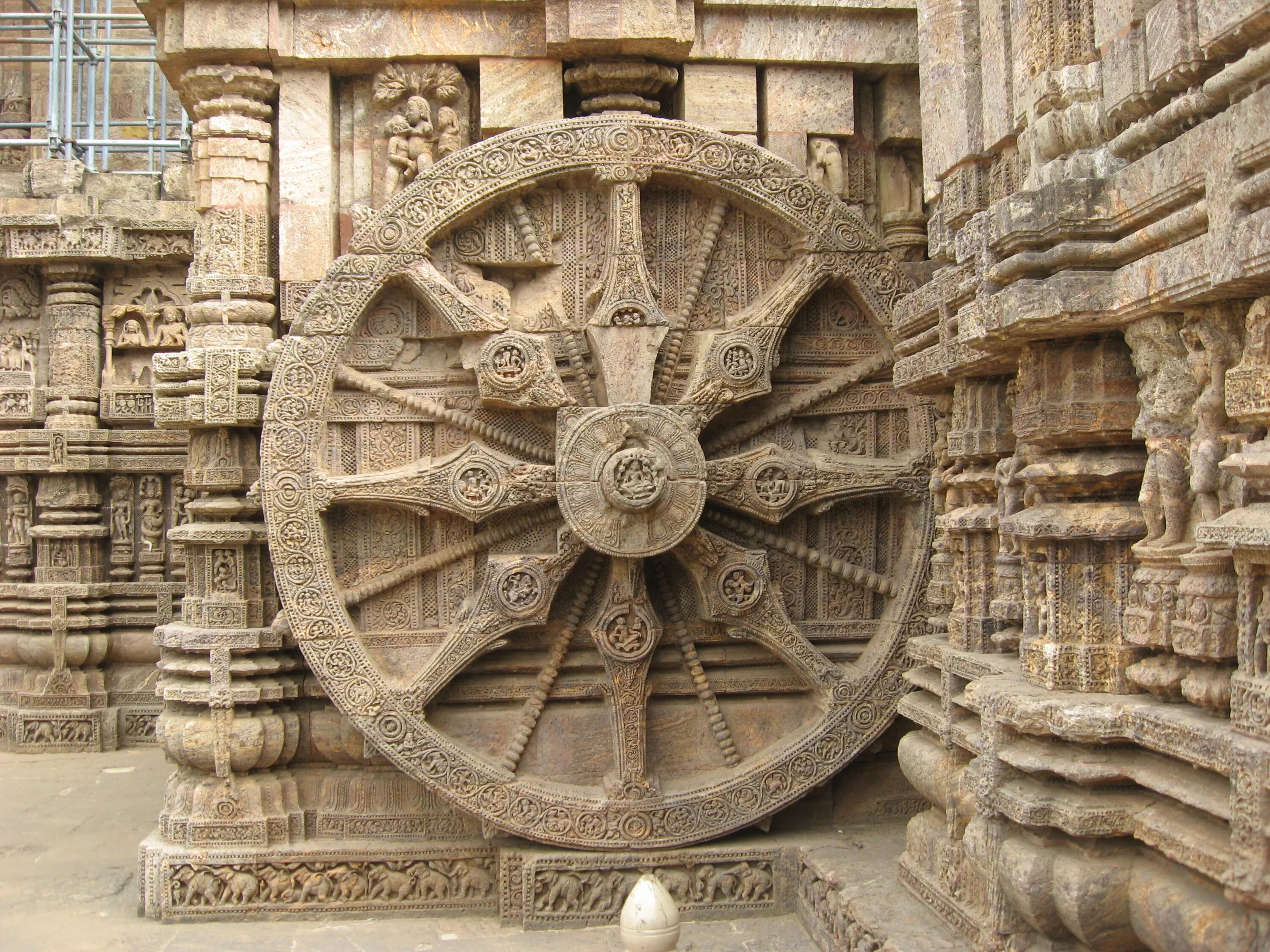 Колесо Дхармы (Дхармачакра). Konark Sun Temple Wheel. Дхармачакра буддизм. Колесо Дхармачакра буддизм. Дхармачакра
