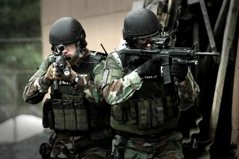 Swat kuwait. Спецназ США SWAT. Military спецназ SWAT. Иракский SWAT. Cartels Seagal John Harrison.