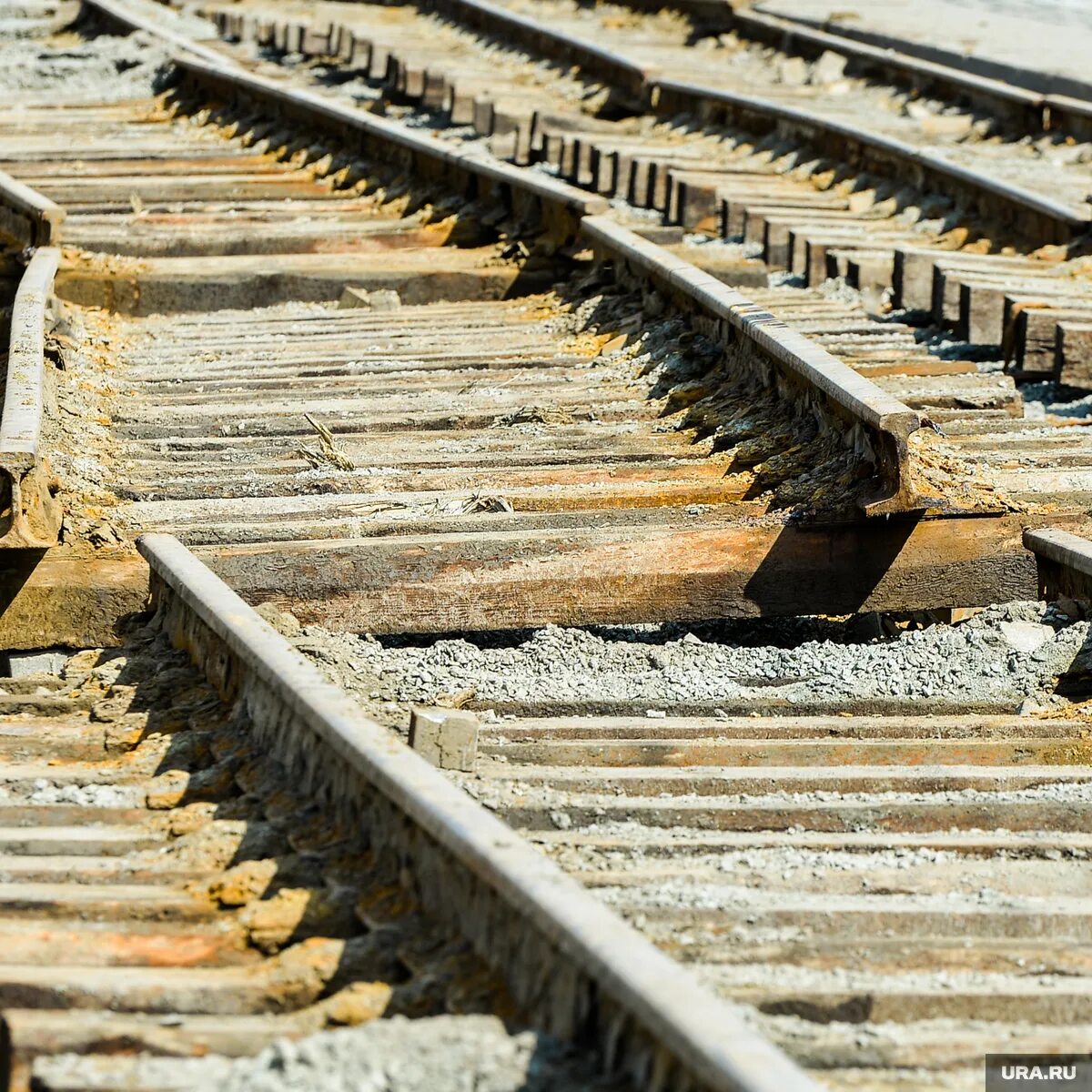 Подрыв железнодорожного пути. Подрыв жд путей. Жд мост в мелитополе. Диверсия на железной дороге. Разрушение железнодорожного полотна.