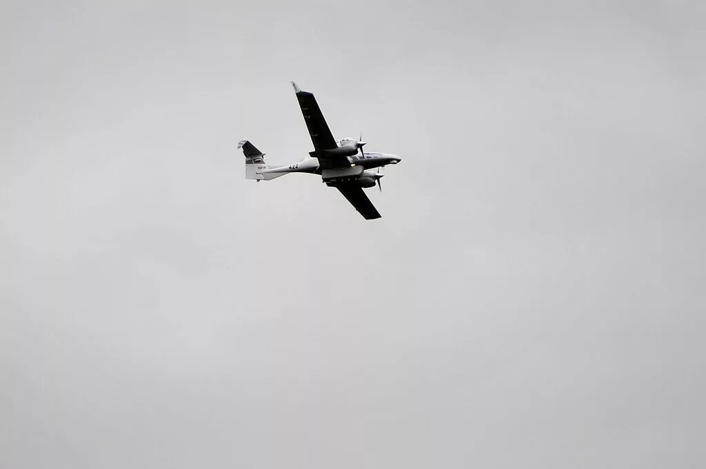 Mavic 2 pro. Квадрокоптер светящийся. Дрон новгородская область. Боевой квадрокоптер. Нижний тагил дроны.