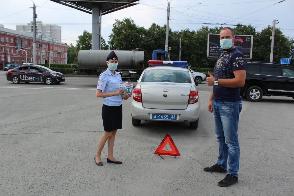 Гибдд барнаул экзамен. ГАИ Барнаул 10 Западная 1. ГИБДД на 10 Западной Барнаул. ДПС Барнаул. Сотрудники ГИБДД Барнаул.