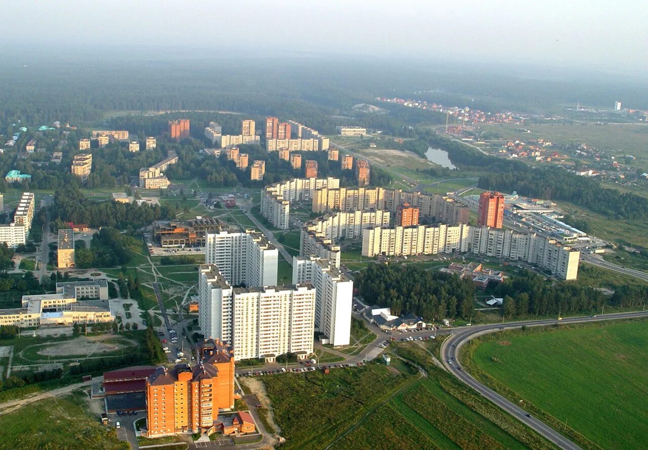 Витушева и кузнецов. День города черноголовка. Черноголовка московская область. Жители черноголовки. Субботник у реки весной.