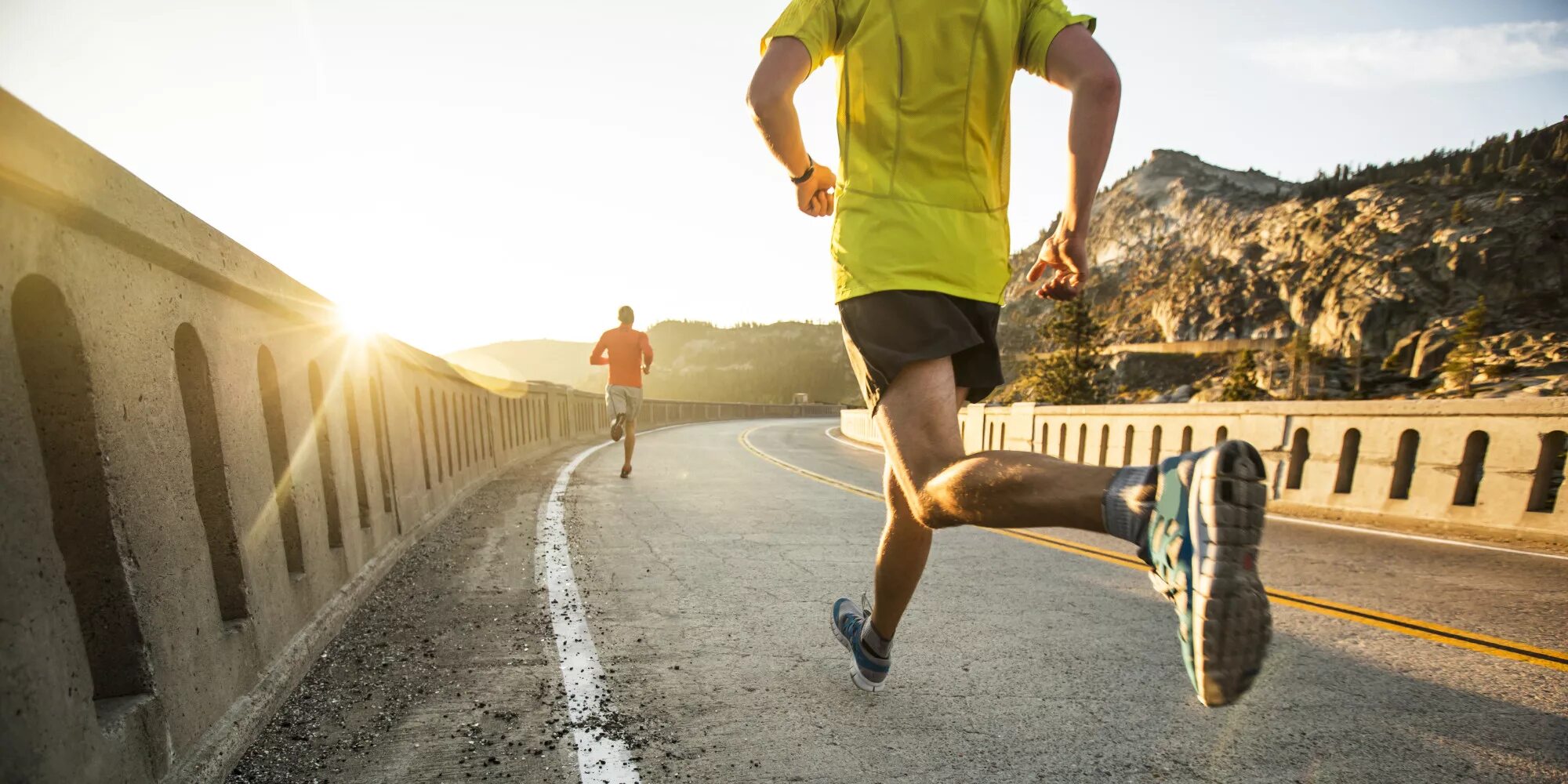 Jog future. Спортсмен бежит. Бегущий человек. Человек бежит вперед. Бег фото.