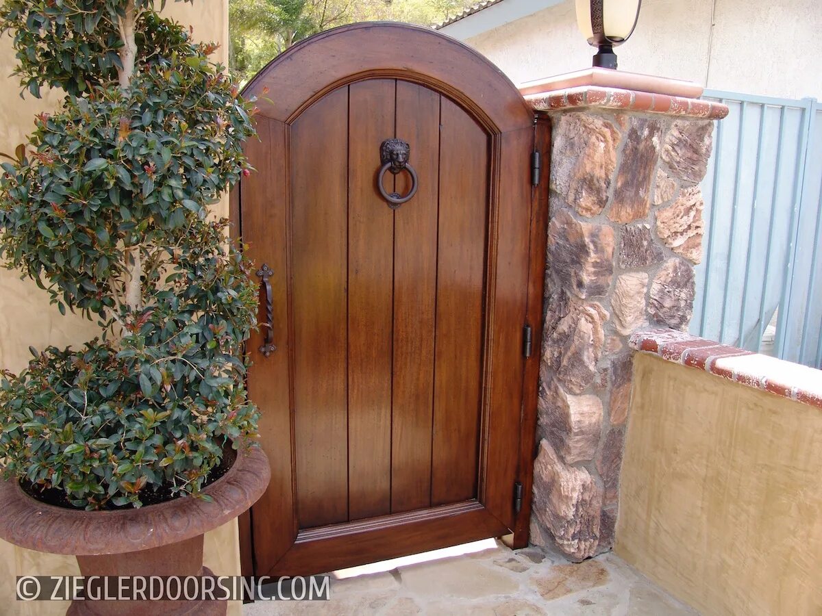 Стихотворение осторожно ветер из калитки вышел. Калитка сад в стиле парадиз. Забор для палисадника из металла. Вышла из калитки. Осторожно ветер из калитки вышел постучал в окошко.