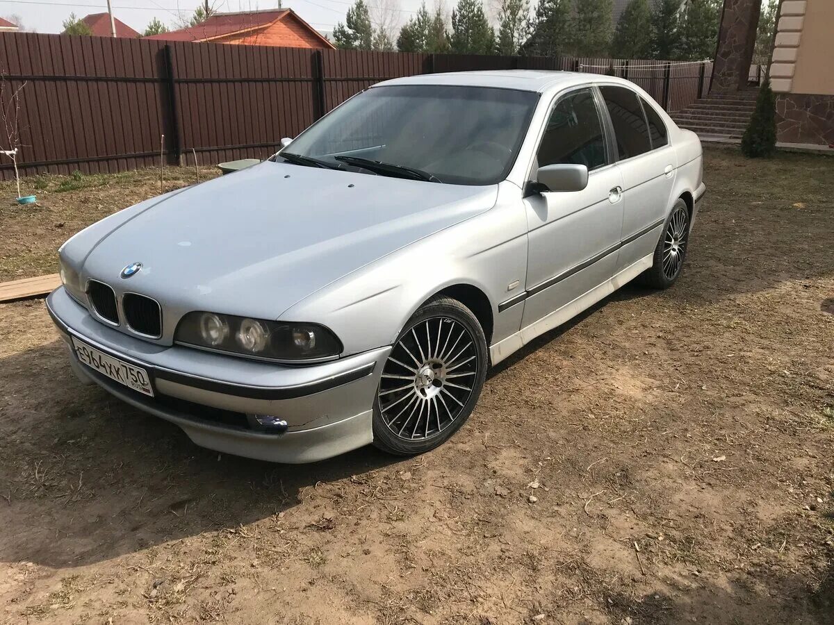 машины 1997 года. Bmw 523 1997 года. бэйнвэ года 1997 машины. Lincoln mark viii 1998. машины 1997 года.