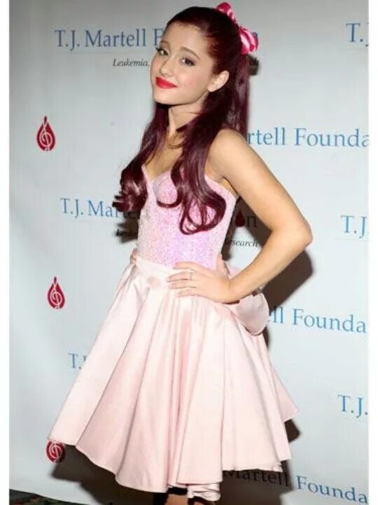 Ariana grande pony. Ariana grande Pink Dress.