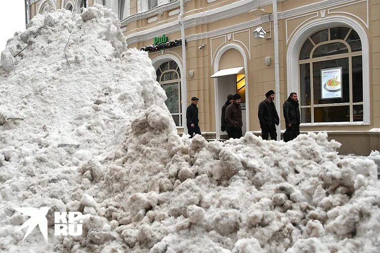 Правда будет снег. Снег в Москве май 2017. Завтра снег. Завтра будет снегопад. Завтра снег есть в Баку 1 декабря.