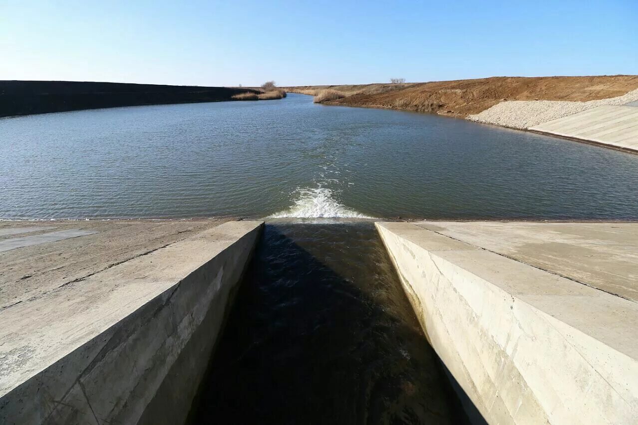 Где находится дамба в орске. Кураховское водохранилище дамба. плотина малый узень. река большой узень саратовская область. кугарчи водохранилище плотина.