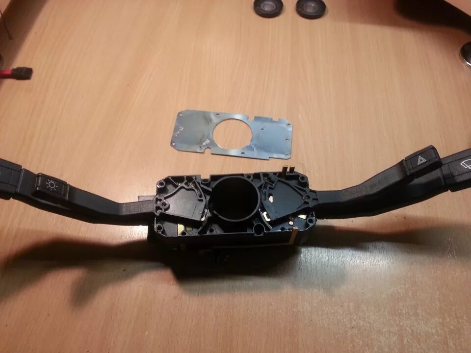 Подрулевой переключатель ауди 80 б3. Переключатель подрулевой ауди 80 б4 артикул. Подрулевой переключатель стрекоза ауди 80 б3 артикул. Ауди 80 подрулевой переключатель. Стрекоза ауди 80 б3 артикул.