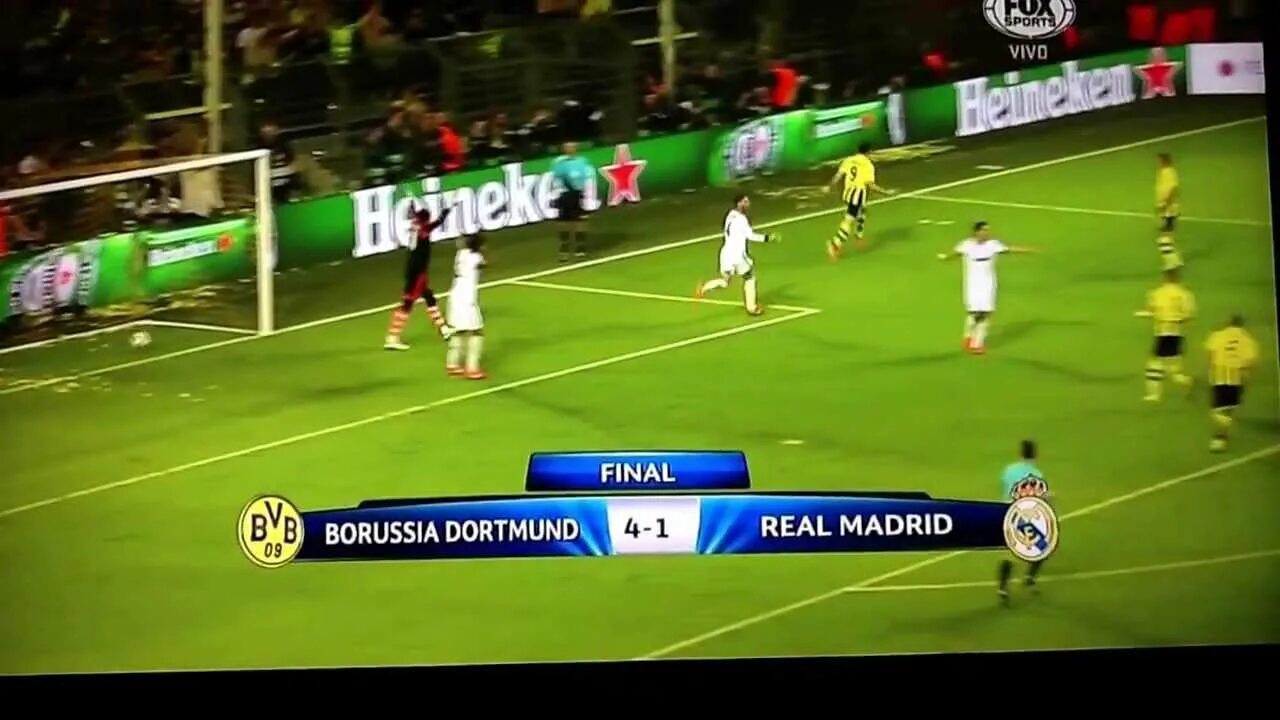 Реал штутгарт матч прямой. Дортмунд реал 4 1. боруссия реал 4 1 2013. bosiea dortmundt real madrid. боруссия реал мадрид 4 1.