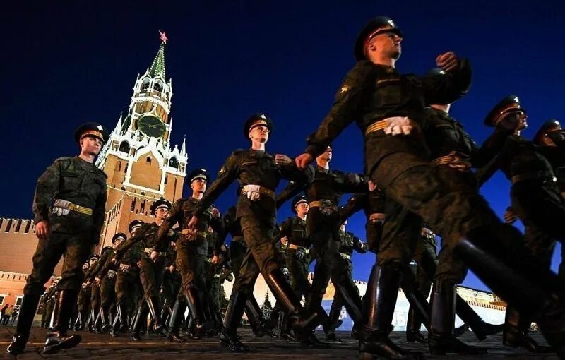 Случае параде. День Победы красная площадь. Марш на красной площади. Маршируют на красной площади. Марш на красной площади 9 мая.