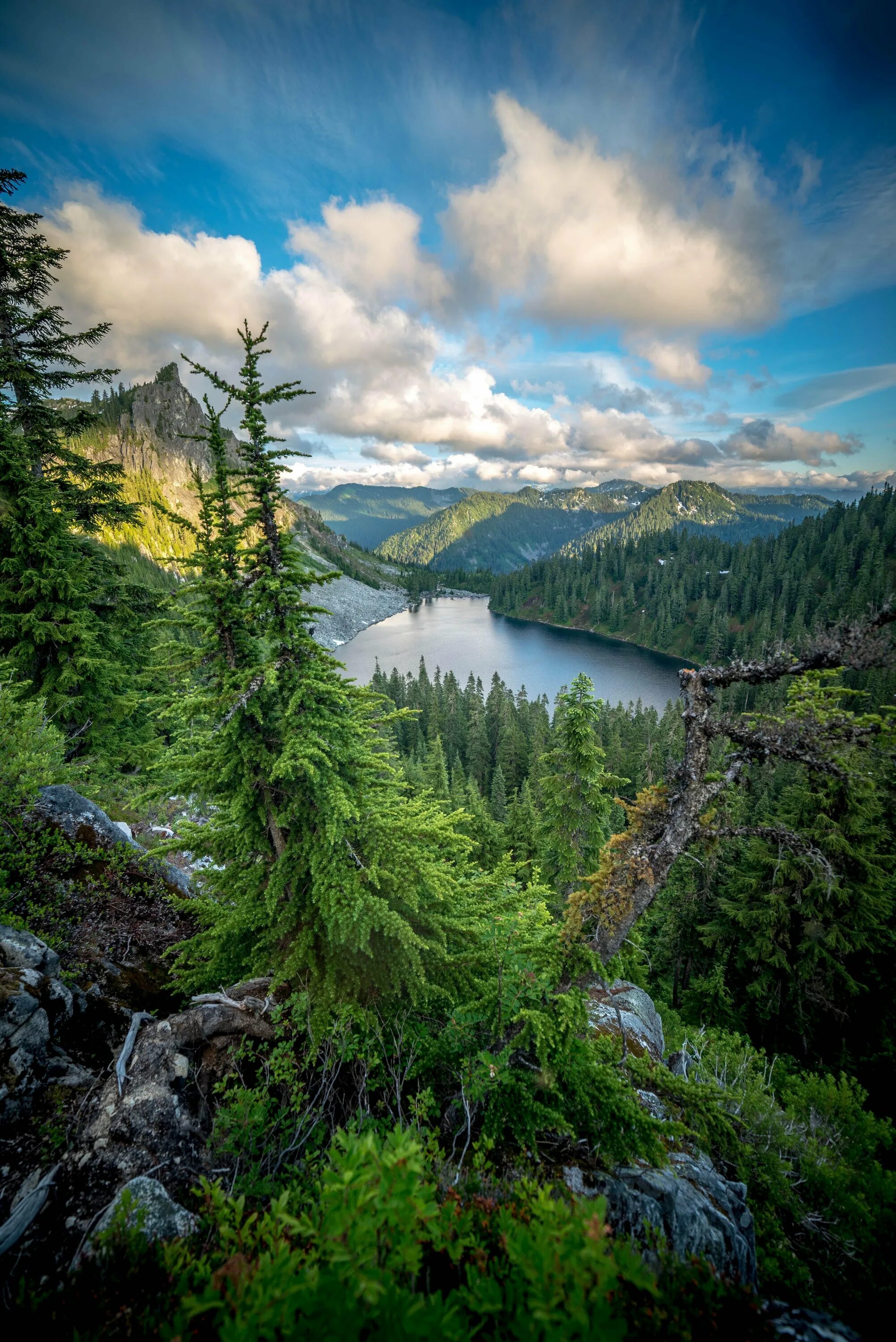 Картинки природа красивые вертикальные. Озеро маккей канада. Природа. Картинки природа красивые вертикальные. Картинки природа красивые вертикальные.